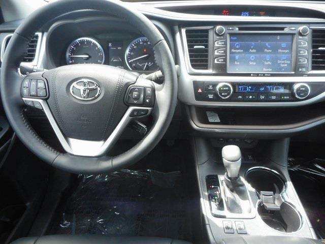 2017 Toyota Highlander AWD XLE 4dr SUV